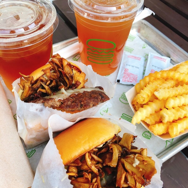 Autumn Maitake Burger(SHAKE SHACK 横浜みなとみらい)