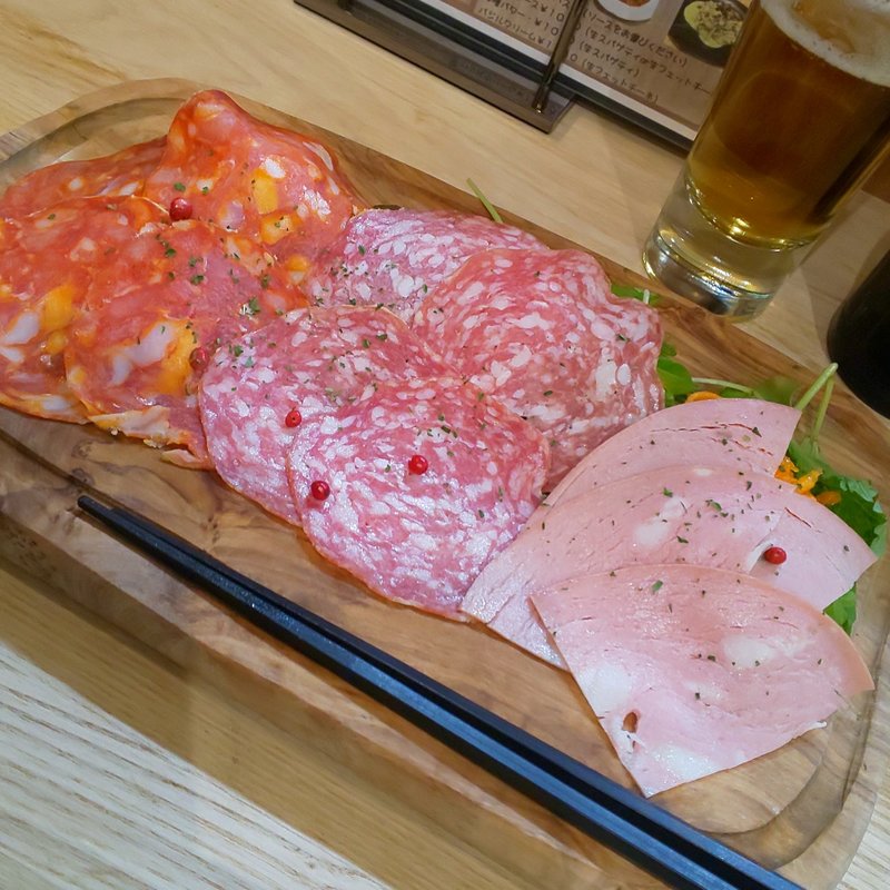 サラミの盛り合わせ(Comule)