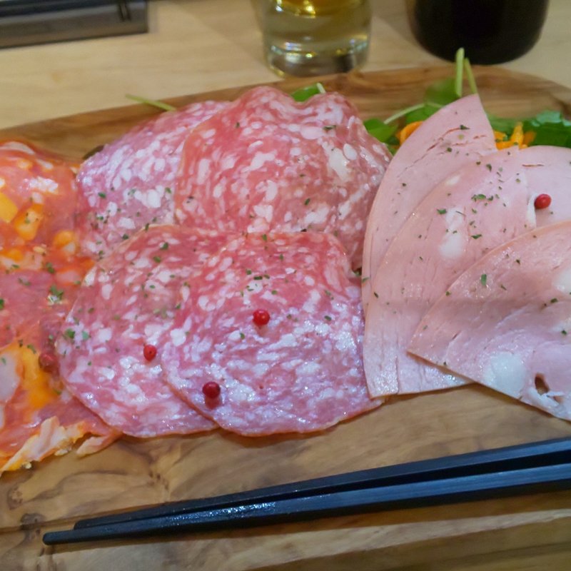 サラミの盛り合わせ(Comule)