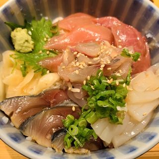 五色丼(鮮魚・お食事処 山正 （ヤマショウ）)