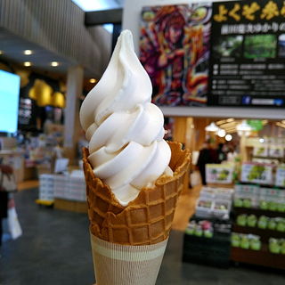 米沢りんごソフトクリーム(FOOD PIT 道の駅 米沢)