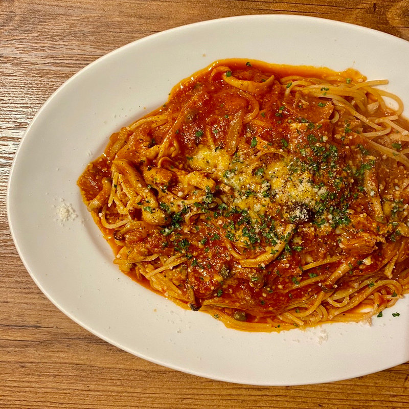 ツナときのことケッパーのミートソース(パスタバル スプーニャ)