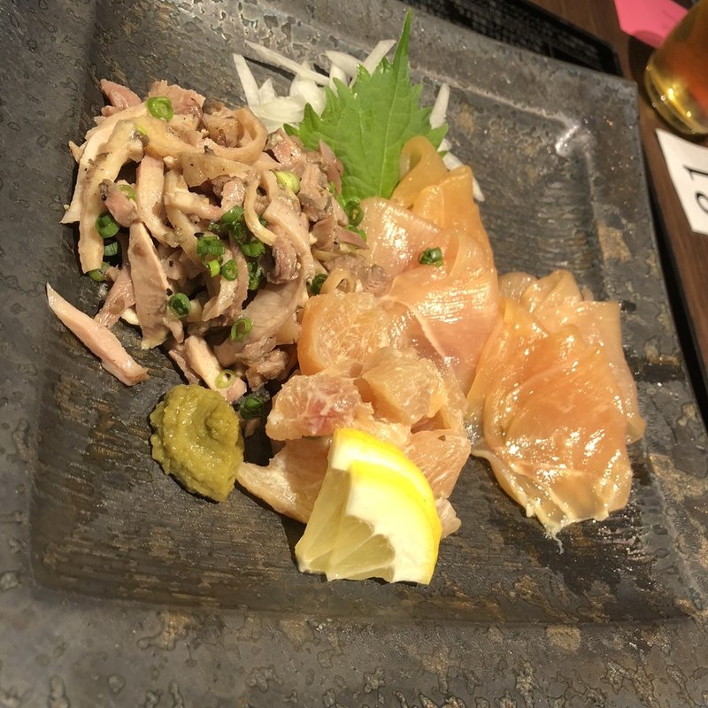 サーモン刺し(水たき料亭 博多華味鳥 中洲本店)