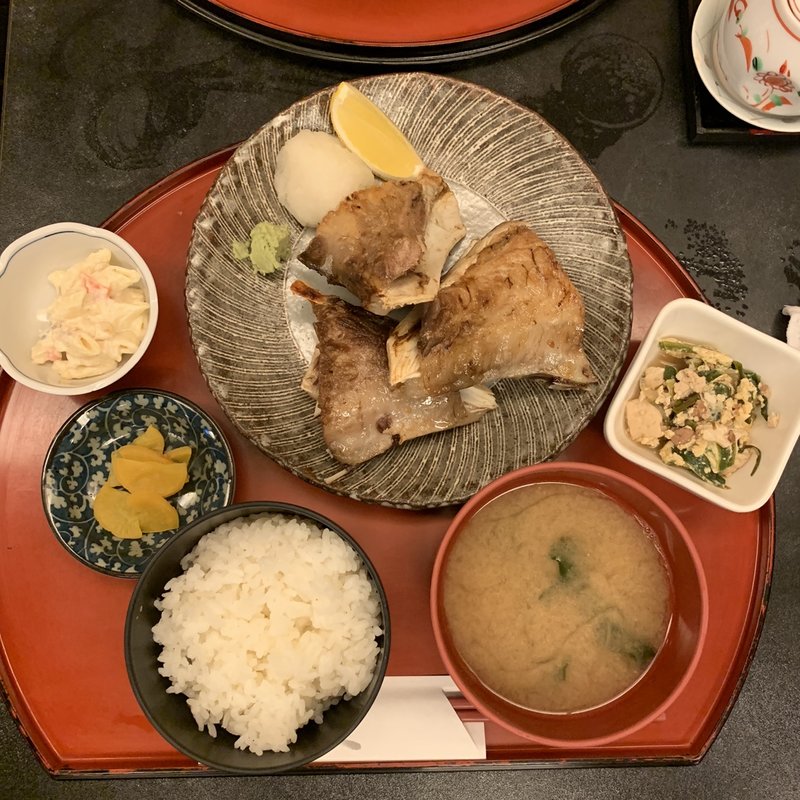 まぐろあご塩焼き定食(清久仁)