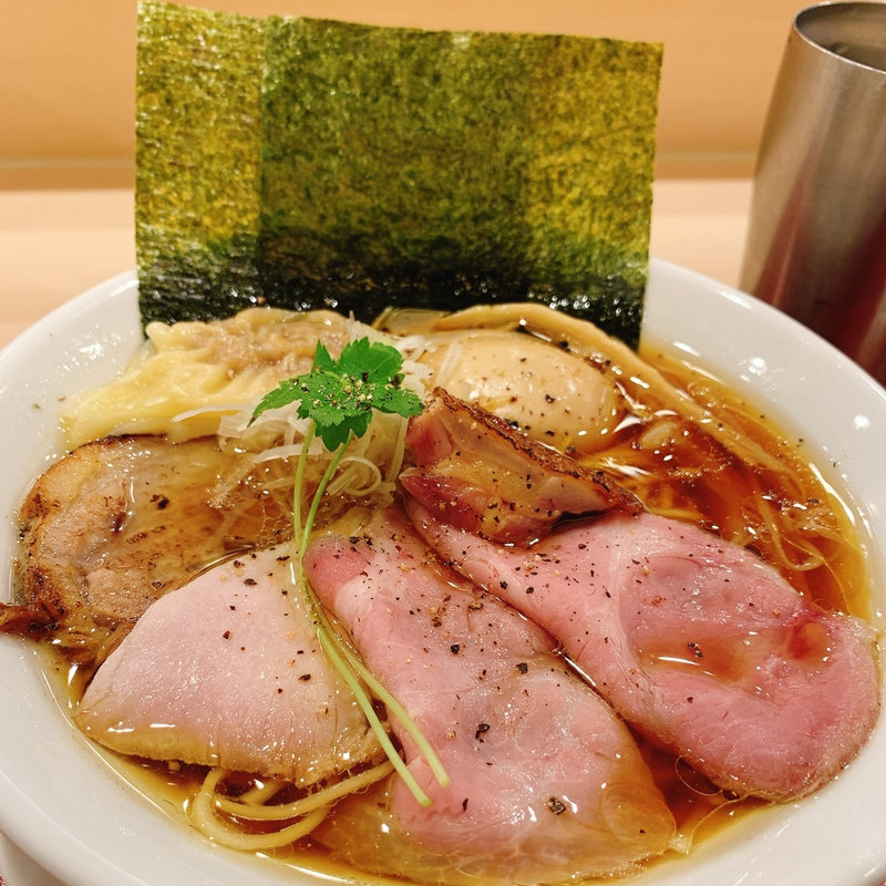 比内地鶏とホロホロ鳥の蔵出し醤油そば(特製)(麦と麺助 新梅田中津店)