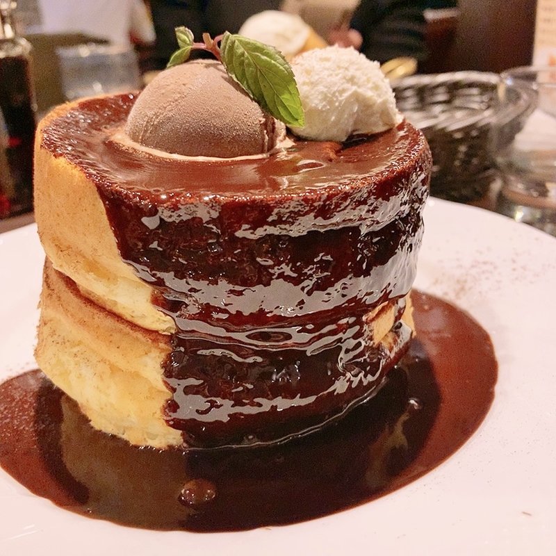 生チョコレートのスフレパンケーキ(星乃珈琲店 阪急三番街店)