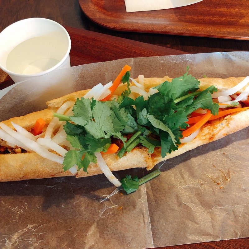 バインミー（魚とトマト）(アンディー)