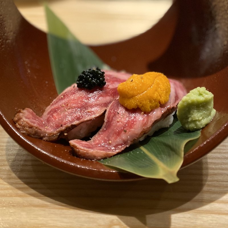 肉寿司(キャビア乗せ、雲丹乗せ)(魚柳)