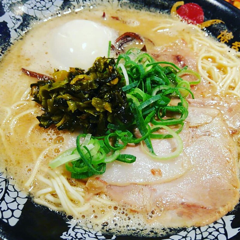 泡系豚骨味玉ラーメン＋大人の高菜炒め(博多一幸舎 大阪お初天神店)