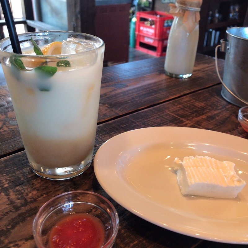 ホエーを使った洋梨のドリンクと生チーズ(蔵六三三〇)