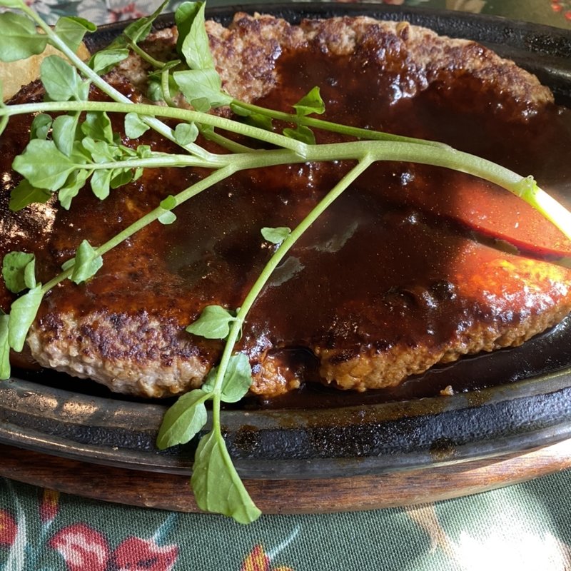 なおかつ大きいハンバーグ(マ・メゾン （MA MAISON）)