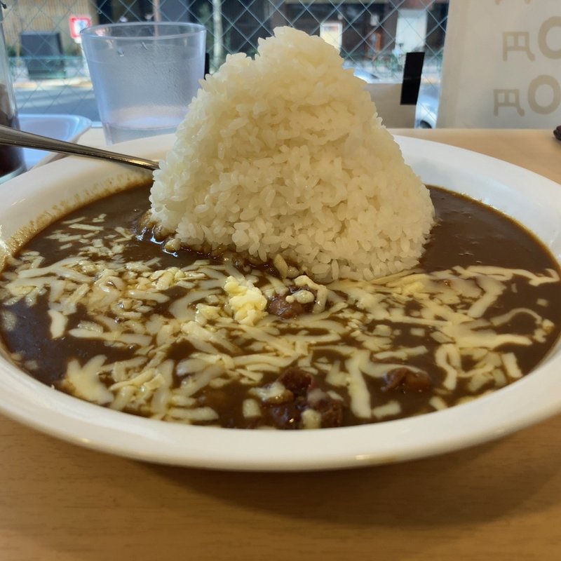 牛すじとチーズのカレー(カレー屋 花一)