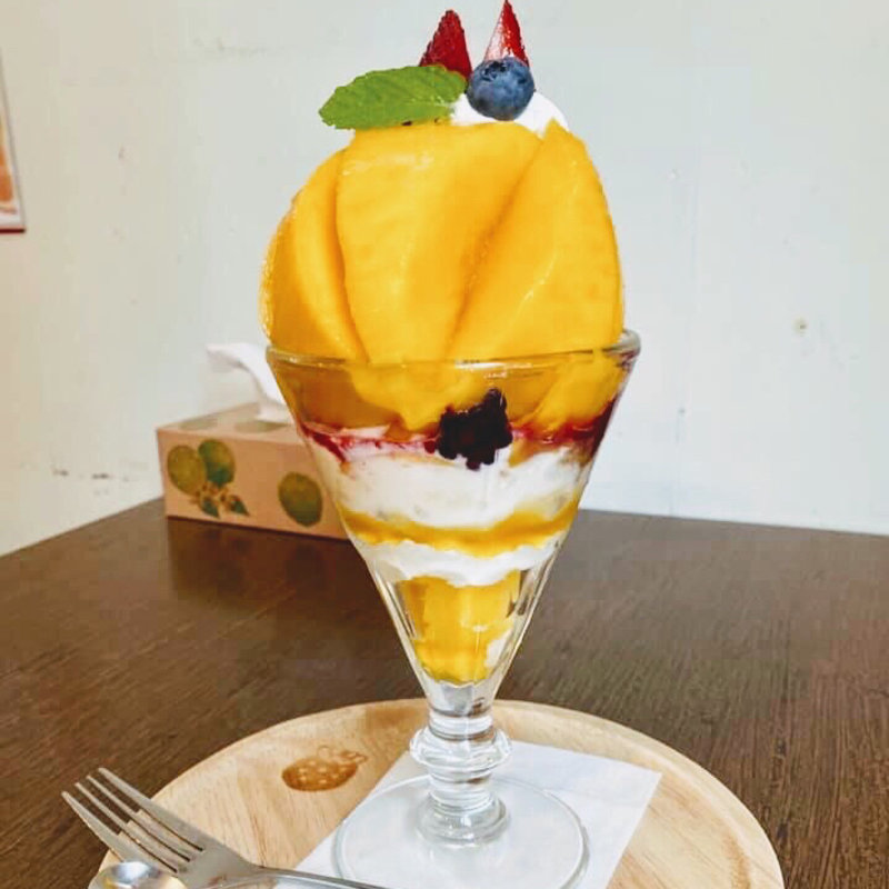 厚切りマンゴーパフェ(てんとう虫。 )