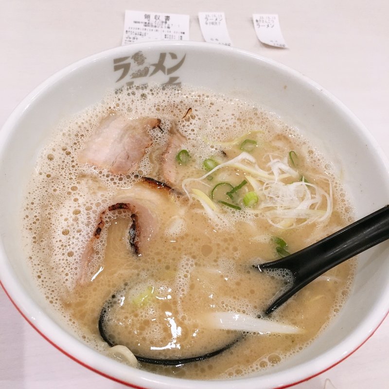 豚骨ラーメン(ラーメン海鳴 福岡空港ラーメン滑走路店)