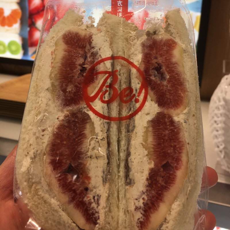 紅茶クリームのいちじくサンド(ビー！フルーツサンドイッチ)