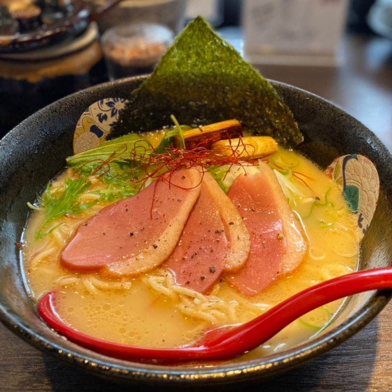 大人の鶏塩　鴨ネギラーメン(金沢吉宗 金沢駅前店)