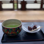 お抹茶（金沢名物あんころ餅付）(特別名勝兼六園 堤亭 )