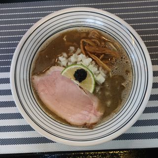 鶏とウルメとカタクチ濃厚煮干し(niboshi noodle 烏)
