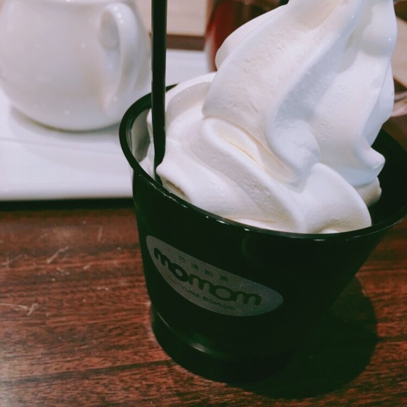 原乳仕立てのソフトクリーム(牧場創菓momom イオンモール幕張新都心店)