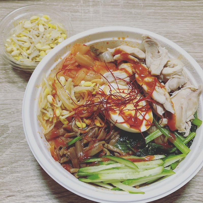 蒸し鶏ビビンめん(激辛ビビン麺カラマール)