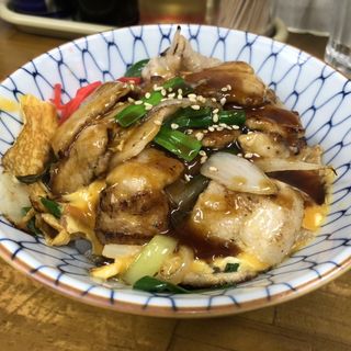 豚ニラ玉丼(ラーメン専科 竹末食堂)