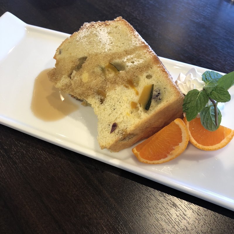 まるごと秋のシフォンケーキ(28CAFE &  KITCHEN)