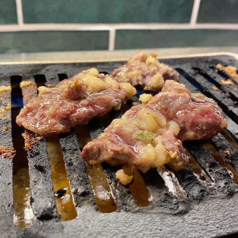 鬼にんにくハラミ(手もみたれ焼肉 世界一暇な焼肉屋 Piccola byなんてこった研究所)