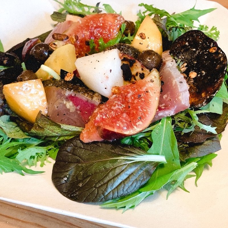 広島県産はまちの炙りと秋茄子のサラダ(salad uluru)