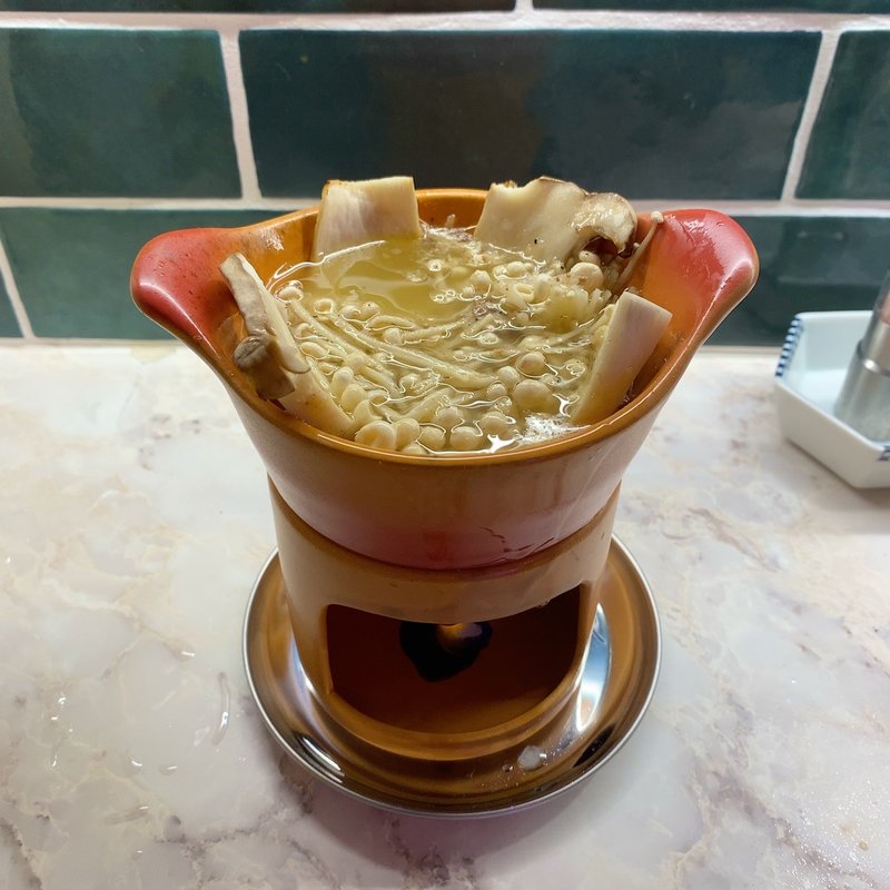 たっぷりきのこのオイル煮(手もみたれ焼肉 世界一暇な焼肉屋 Piccola byなんてこった研究所)