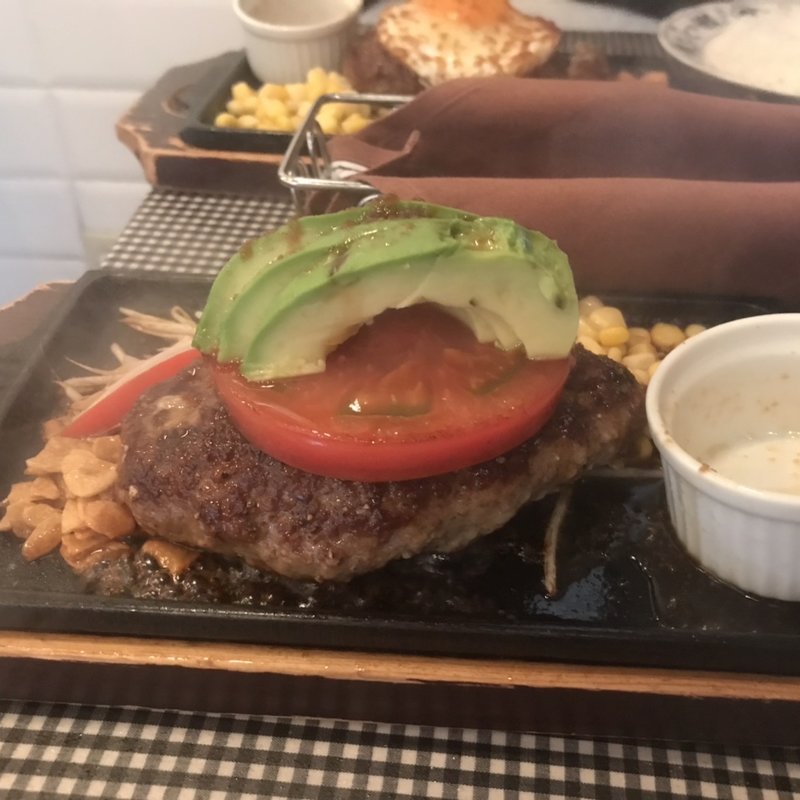 アボカドトマトハンバーグ(数寄屋バーグ)