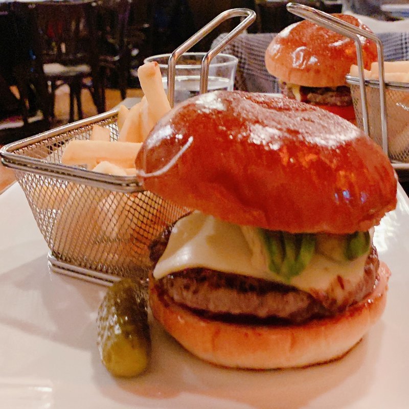 A.A.A(シェイクツリー バーガー＆バー （shake tree burger&bar）)