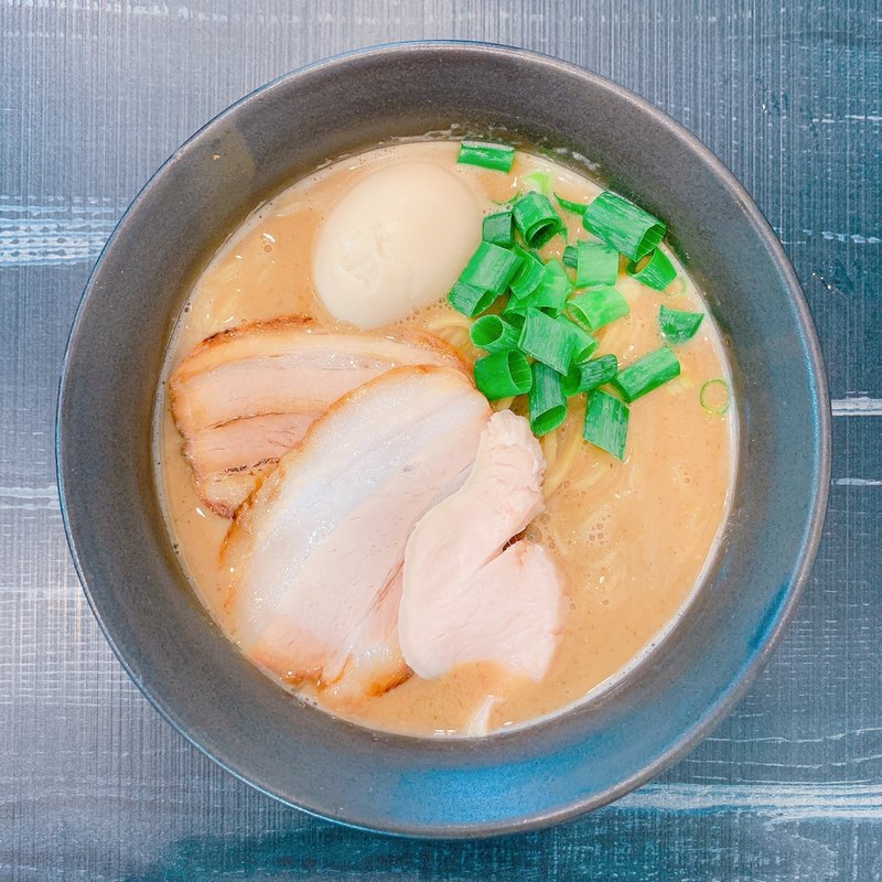 鶏白湯　(麦とラーメン)