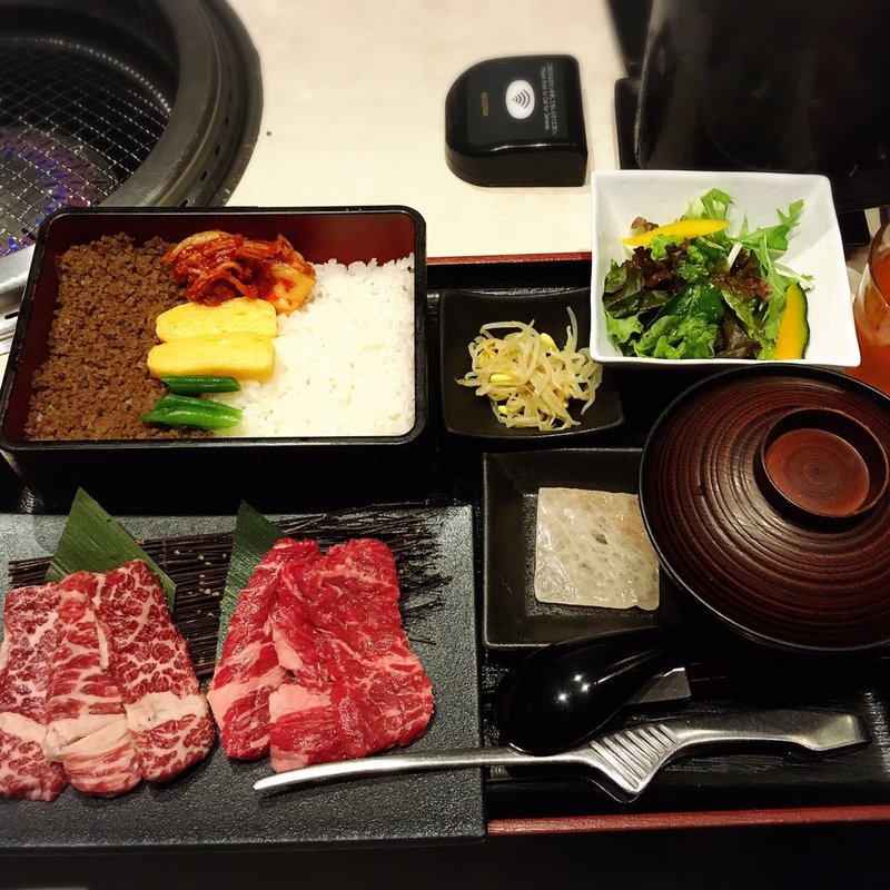 焼肉ランチ　牛そぼろ御膳セット(完全個室 牛の達人 秋葉原店)