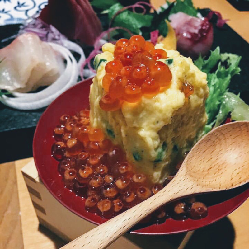 インカの目覚め ポテトサラダ いくらかけ(炉端の佐藤 中目黒本店)