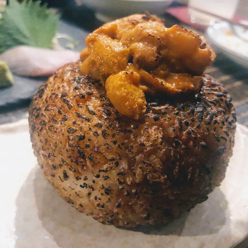 焼きおにぎりウニのせ(炉端の佐藤 中目黒本店)