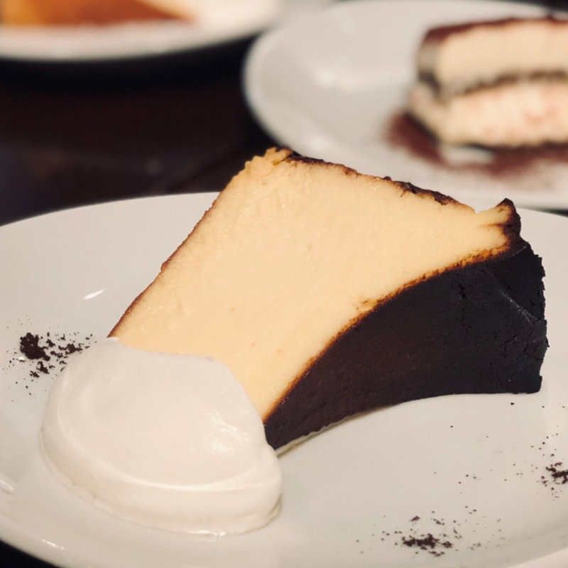 バスクチーズケーキ(シクスバイオリエンタルホテル)