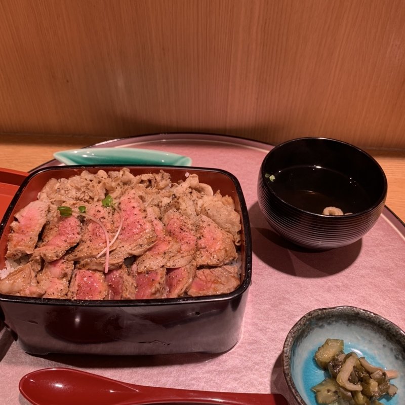 ロマン亭錦重（肉増し）(ビフテキ重・肉飯ロマン亭 エキマルシェ大阪店)