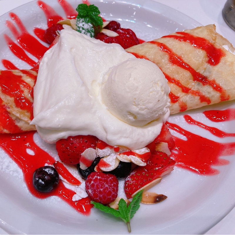 贅沢ベリーベリークレープ  アイスクリーム添え(ネスカフェ)