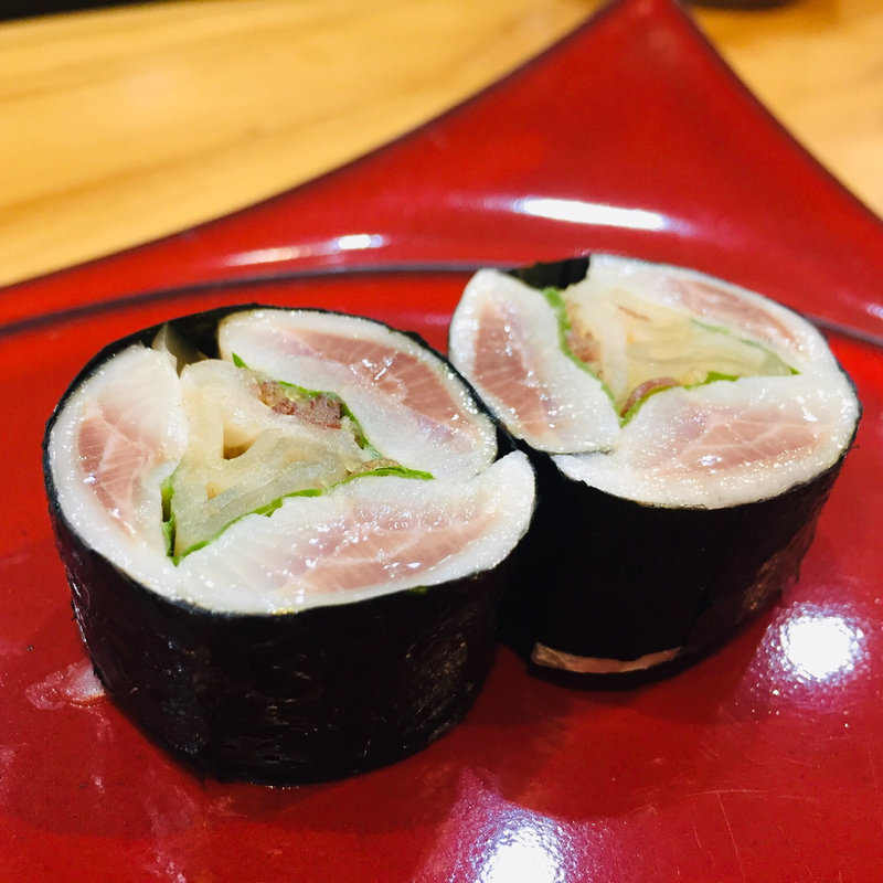真鰯とガリの海苔巻き(鮨まぁさ)