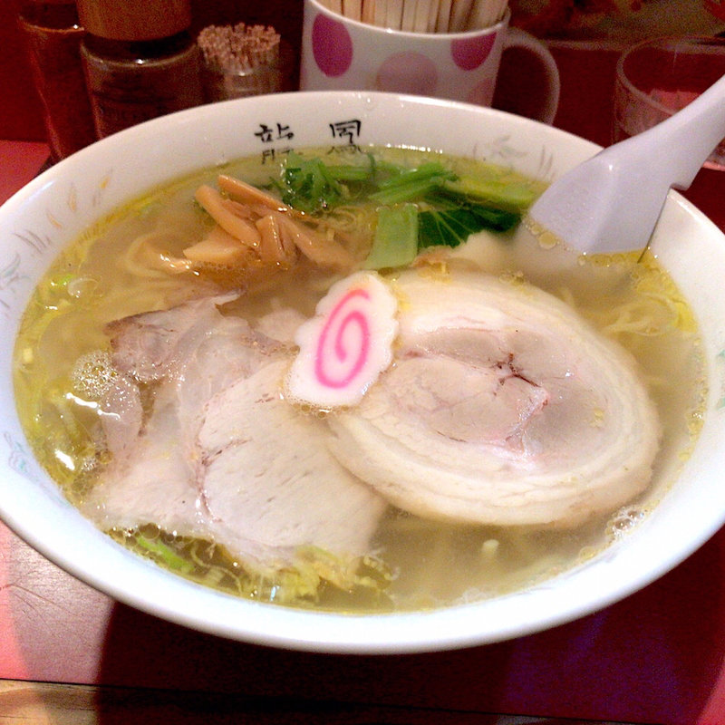 黄金塩ラーメン＋味玉(龍鳳 大門横丁店)