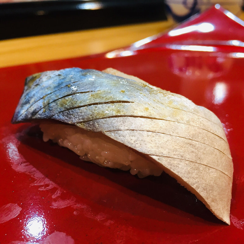 しめ鯖の握り(鮨まぁさ)