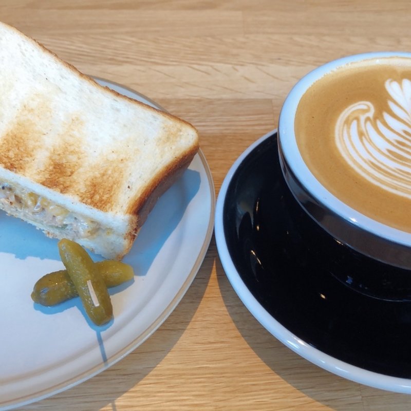 ツナアボカドサンド、モーニングラテ(レックコーヒー水道橋店)