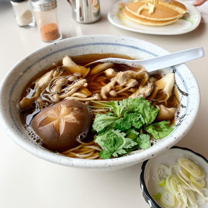 きのこそば(マルカンビル大食堂)