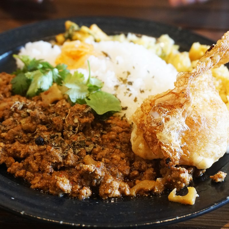 エッグキーマカリープレート(MEGANE CURRY(メガネカリー))