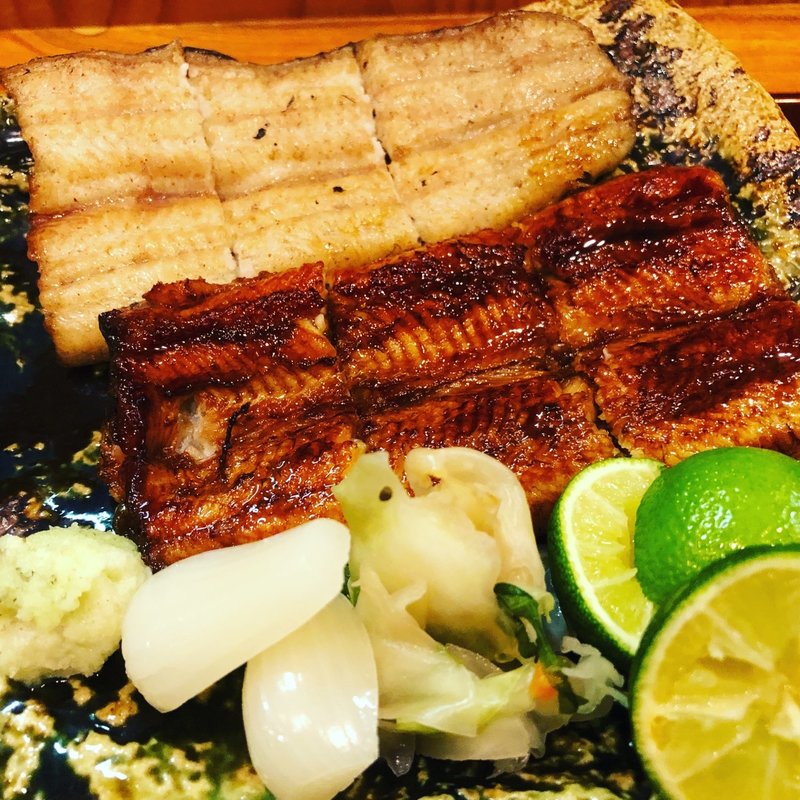 熟成鰻の蒲焼と白焼(熟成うなぎとにほんの料理 和灯ろ)