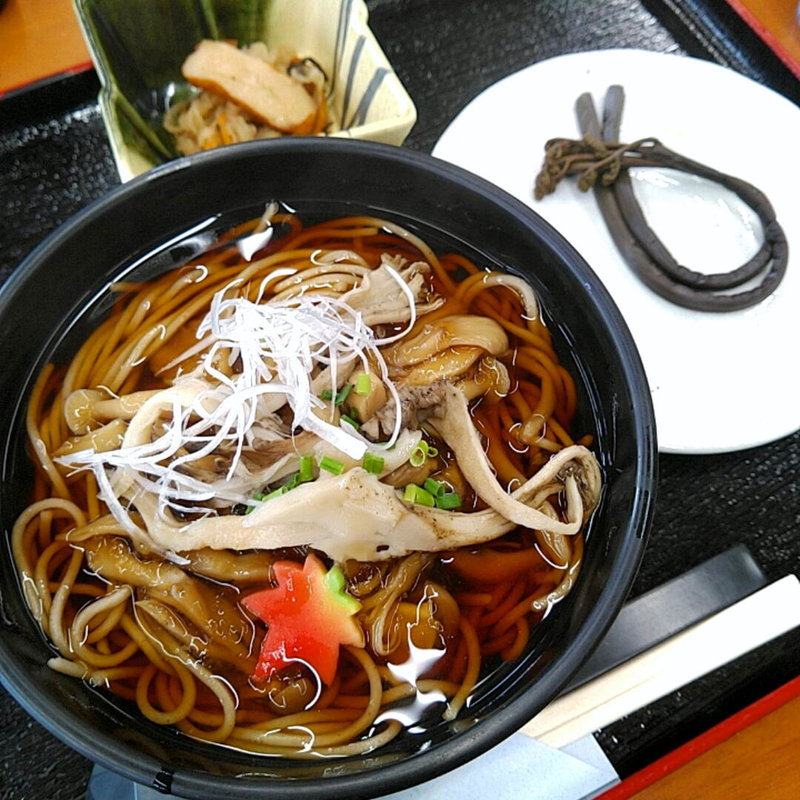 天然舞茸入り秋そばセット(道の駅 錦秋湖 （ミチノエキ キンシュウコ）)