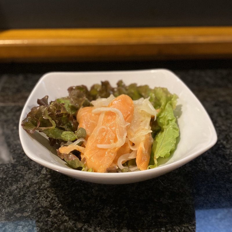 新玉とサーモンのマリネ(呑み処 竜家)