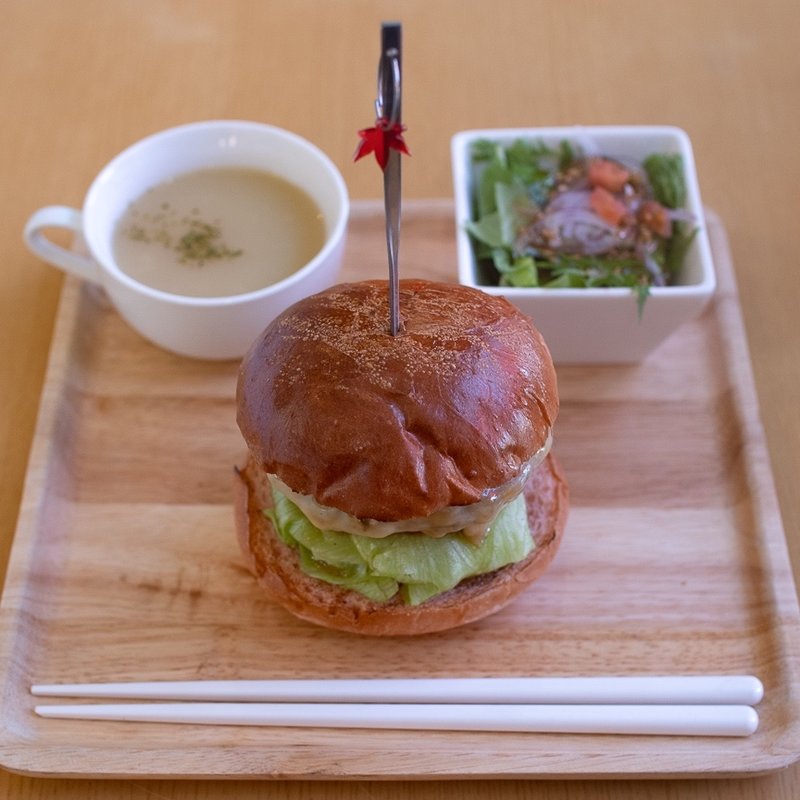 モミジバーガー チーズ(炭火焼き和牛ハンバーガー店 MOMIJI)