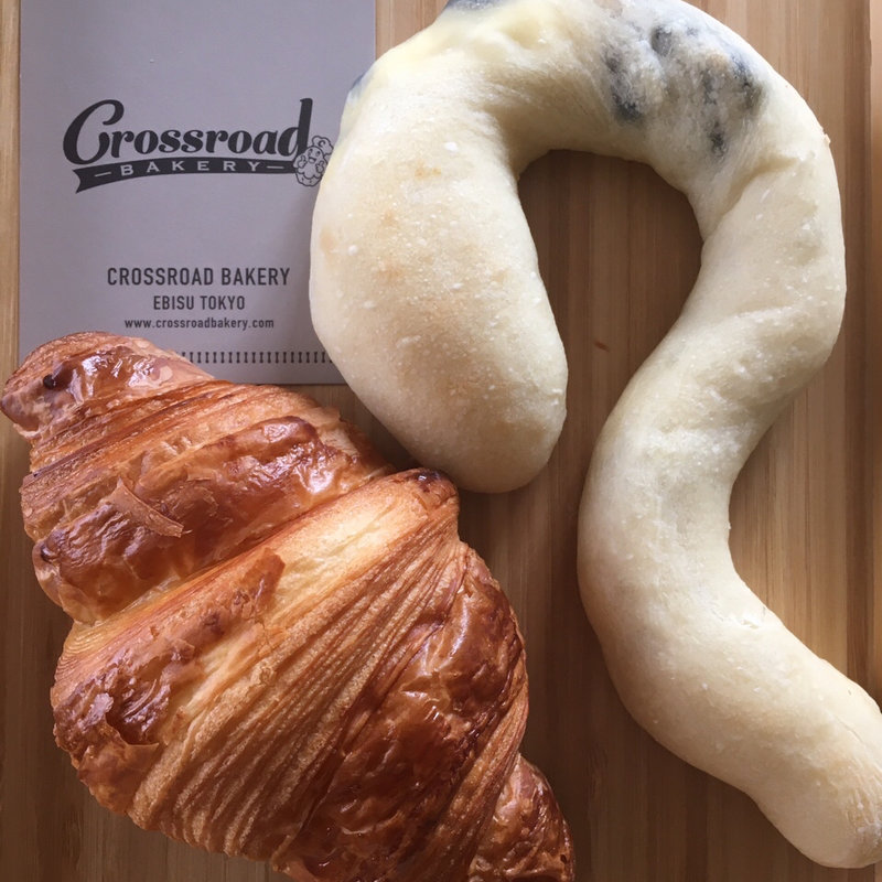 黒豆とクリームチーズのパン(Crossroad BAKERY(クロスロードベーカリー))