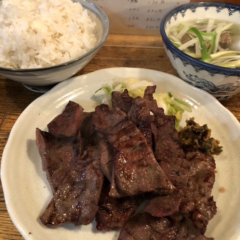 B定食(牛タン1.5人前、牛テールスープ、麦飯)(たん焼き 山梨)